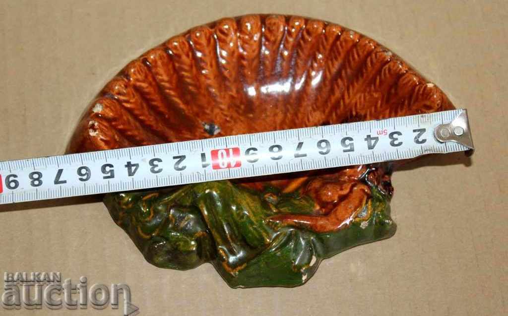 Auction  . OLD ROYAL CERAMIC ASHTRAY MERMAID CIGARETTE SBAKER