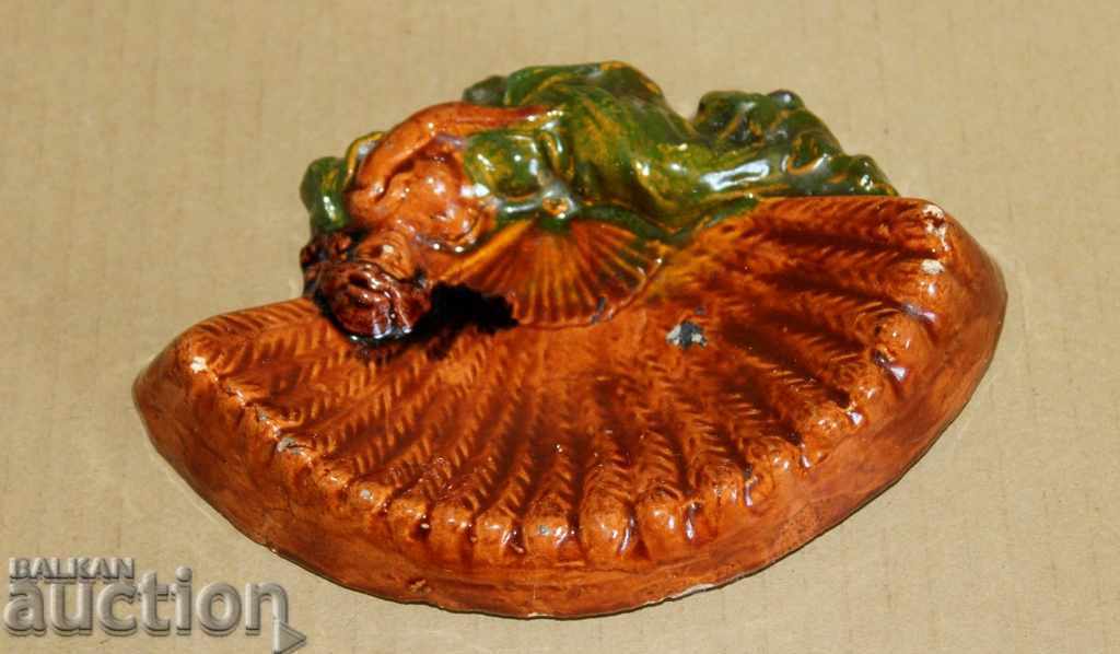 Delivery of . OLD ROYAL CERAMIC ASHTRAY MERMAID CIGARETTE SBAKER