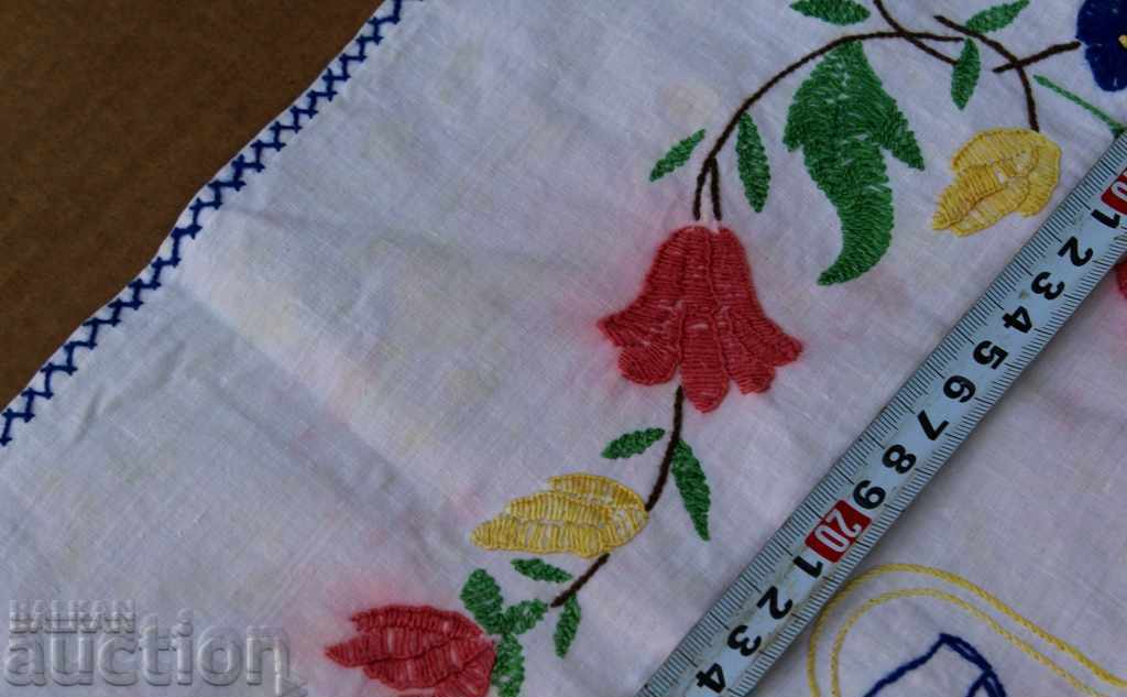 Delivery of . OLD EMBROIDERED CARPET WALL RUG RUG EMBROIDERY Delivery of . OLD EMBROIDERED CARPET WALL RUG RUG EMBROIDERY