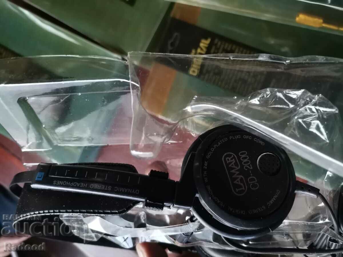 Delivery of Headphones from the 90s 20 Quantity new Delivery of Headphones from the 90s 20 Quantity new