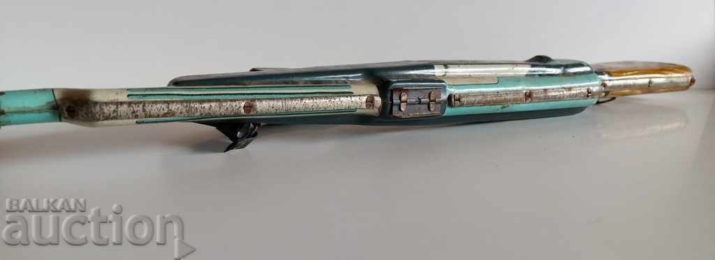 Delivery of . SOC CHILDREN'S TOY SHEET METAL AUTOMATIC RIFLE Delivery of . SOC CHILDREN'S TOY SHEET METAL AUTOMATIC RIFLE