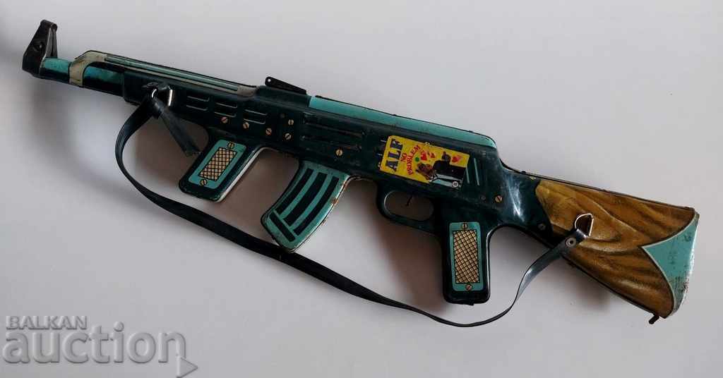 . SOC CHILDREN'S TOY SHEET METAL AUTOMATIC RIFLE . SOC CHILDREN'S TOY SHEET METAL AUTOMATIC RIFLE