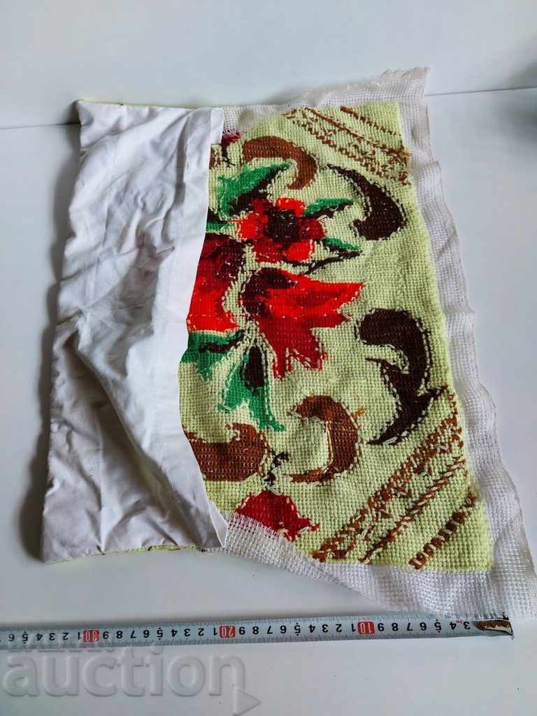 Delivery of OLD EMBROIDERED PREPARATION PILLOW COVER EMBROIDERY FLOWERS