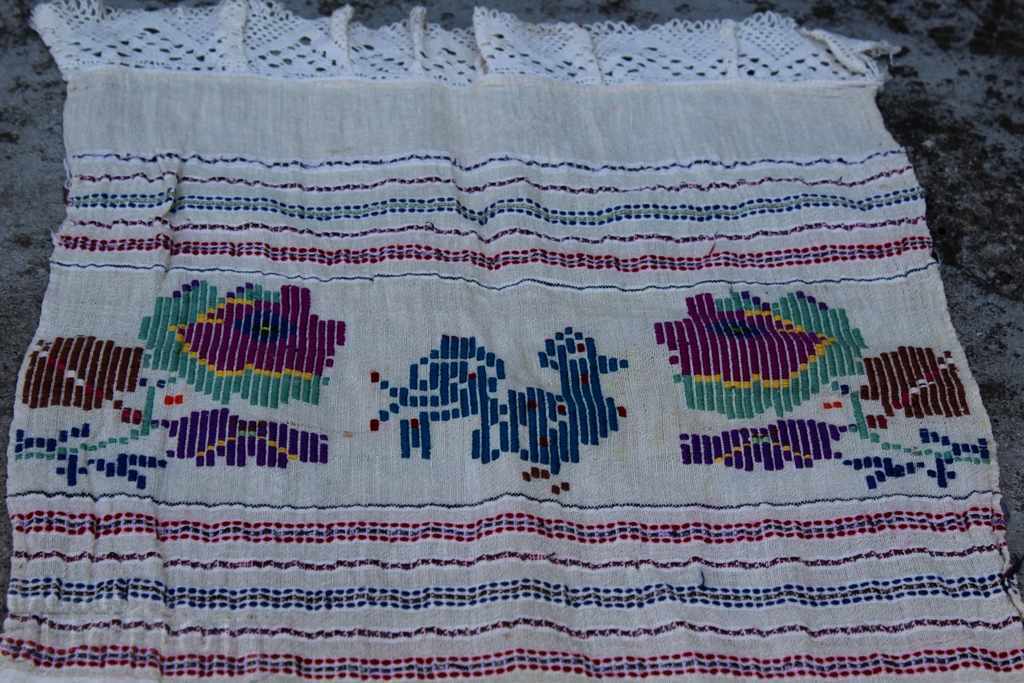 Delivery of . AUTHENTIC RARE EMBROIDERED TOWEL MESAL EMBROIDERY LACE Delivery of . AUTHENTIC RARE EMBROIDERED TOWEL MESAL EMBROIDERY LACE