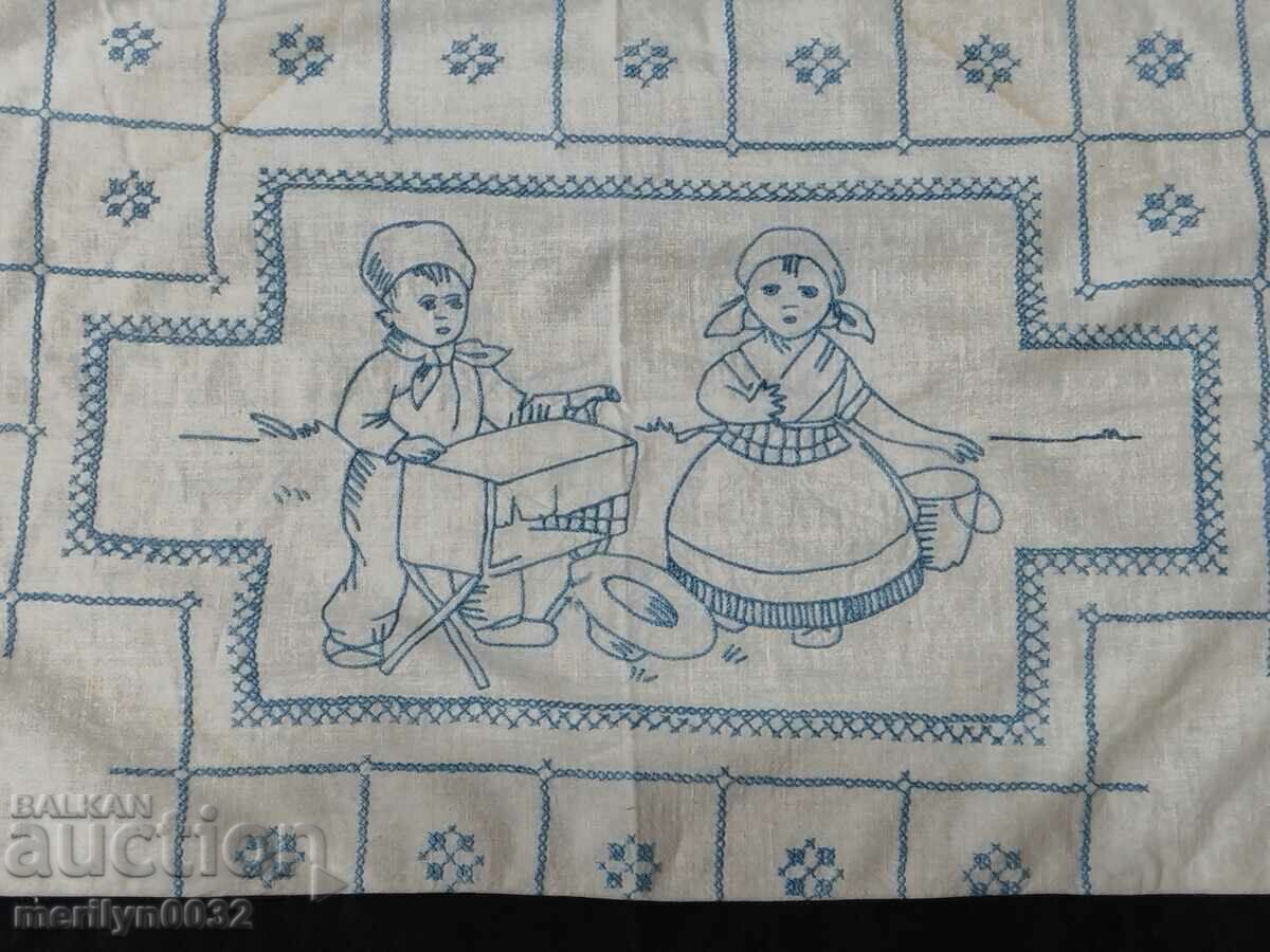 Χειροποίητο χαλί φορεμένο εσωτερικό από τη δεκαετία του 1940 με τιμή 48.00 BGN | € 24.54