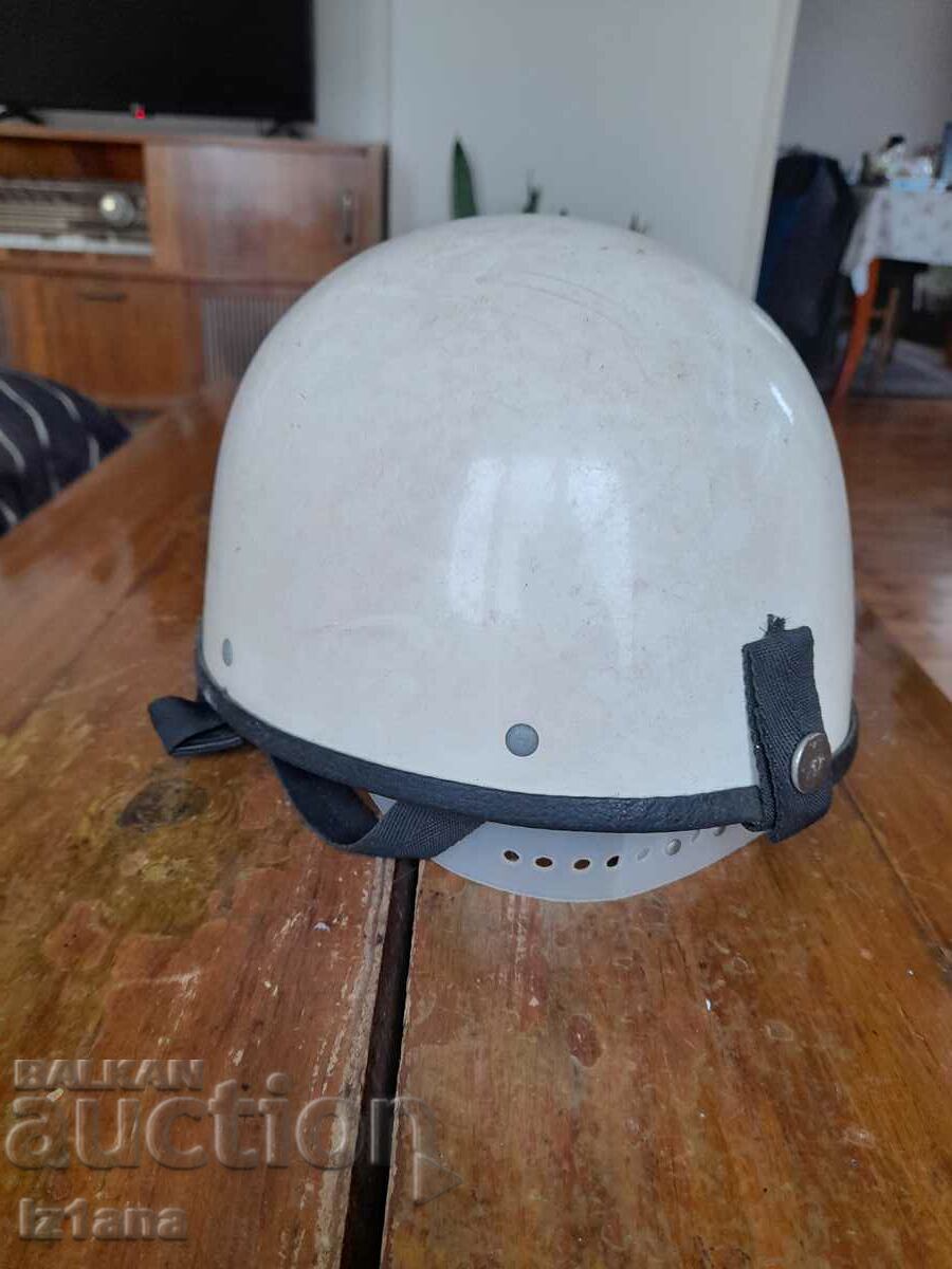 Delivery of Old Edelweiss Alpin mountaineering helmet Delivery of Old Edelweiss Alpin mountaineering helmet