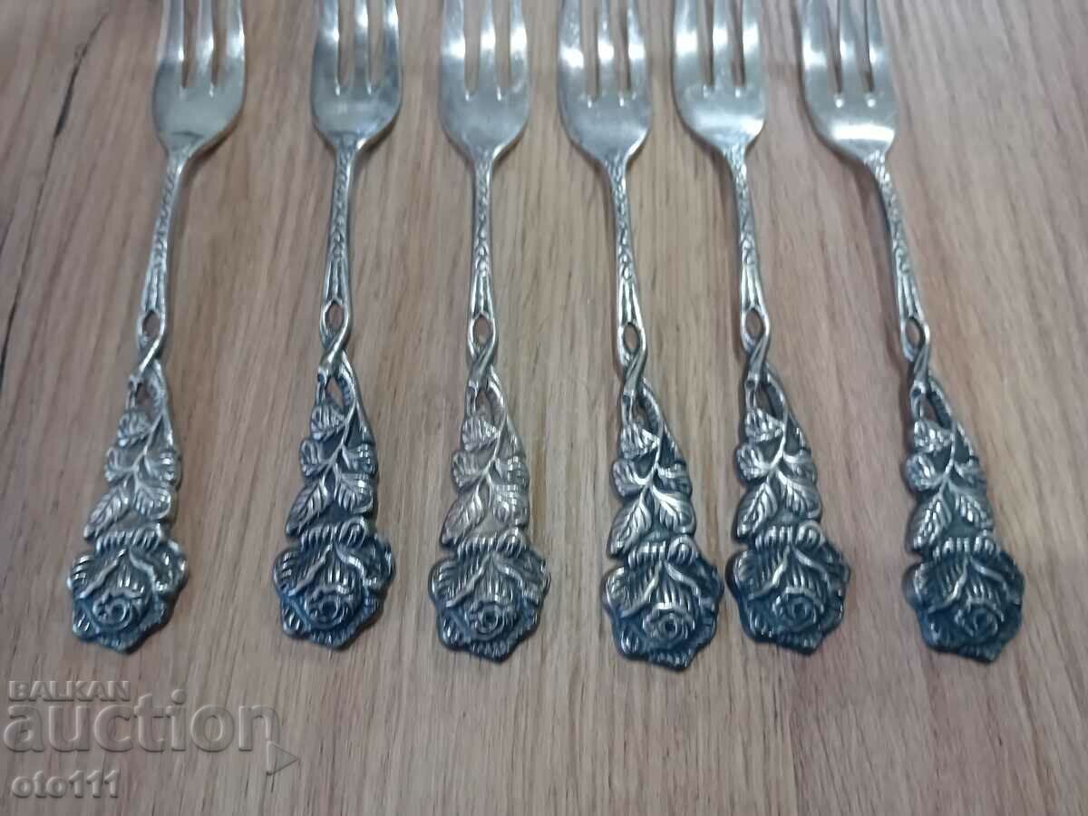 Auction  SET OF SILVER CUTLERY FOR DESSERT