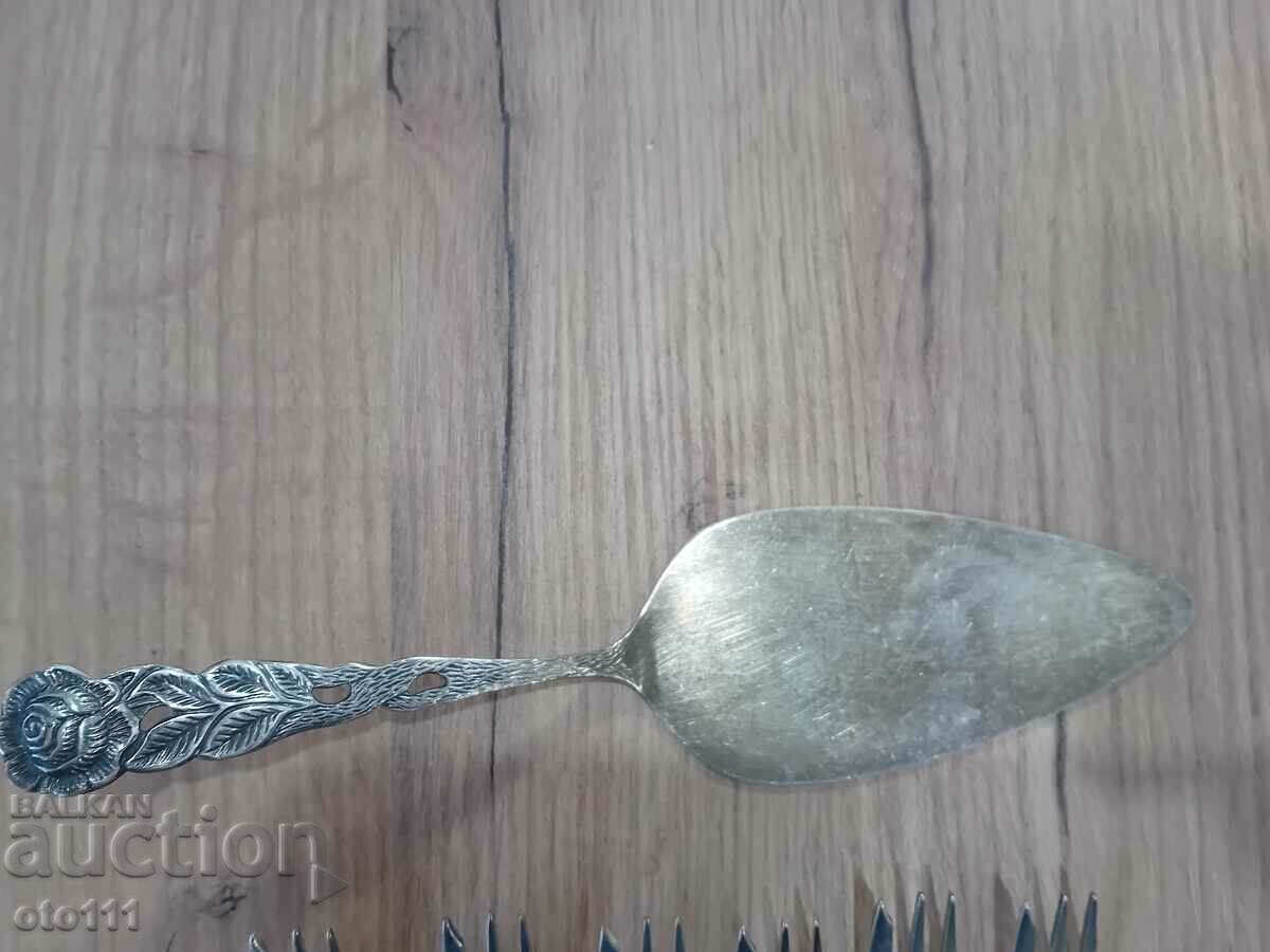 Delivery of SET OF SILVER CUTLERY FOR DESSERT