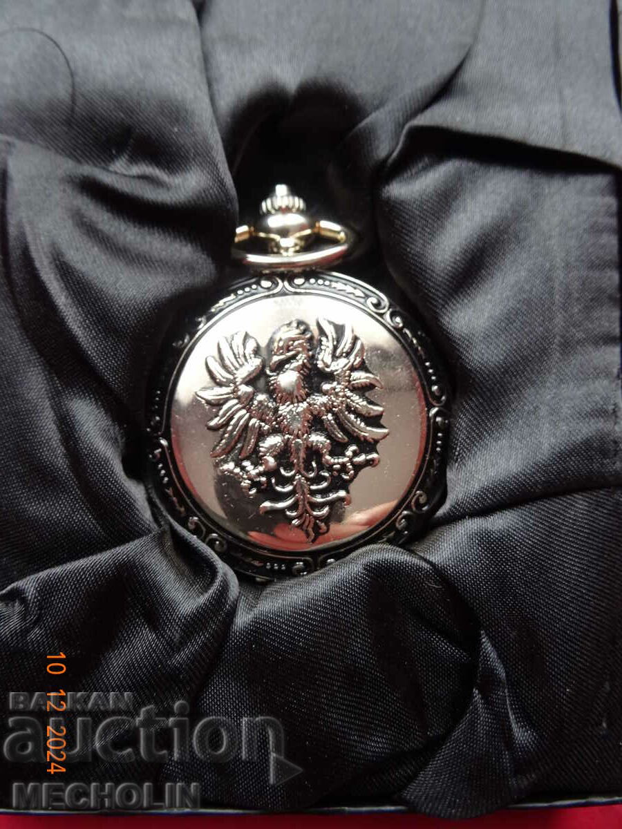 THE HERITAGE COLLECTION POCKET WATCH 8