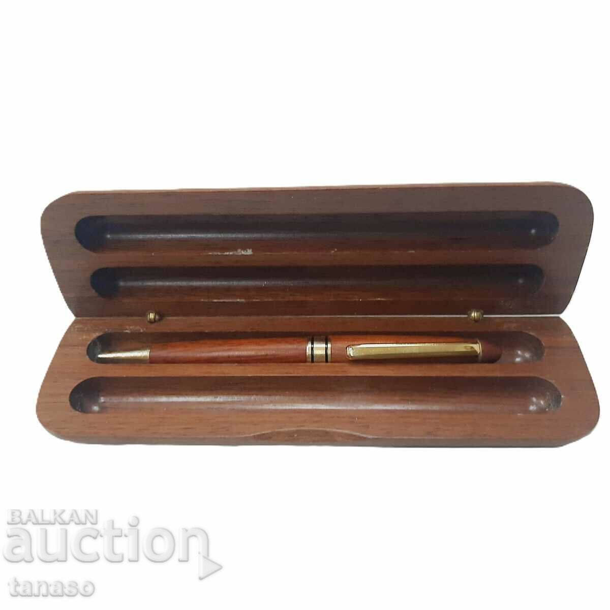 Old advertising pen with case, Balkanbank(1.4) with price 20.00 BGN | € 10.23 Old advertising pen with case, Balkanbank(1.4) with price 20.00 BGN | € 10.23