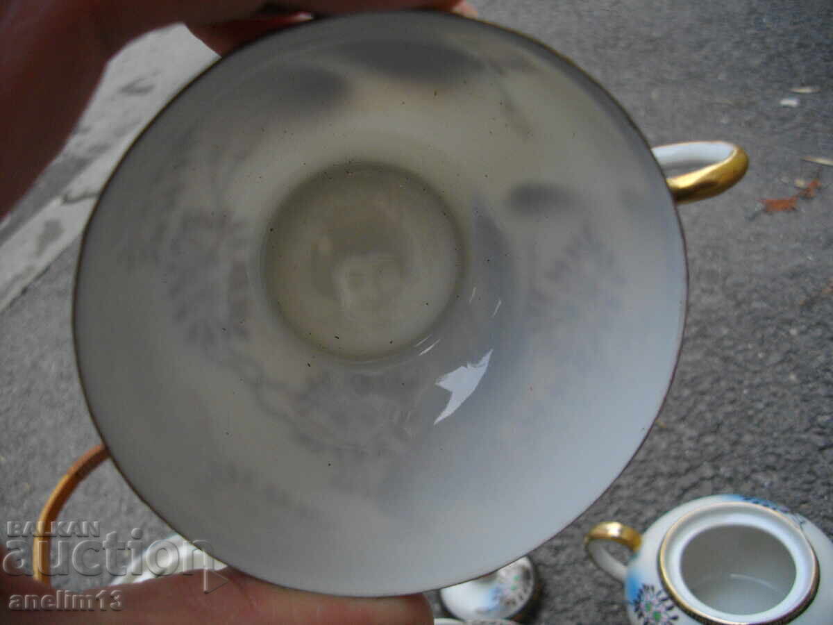 Delivery of LOT OF FINE PORCELAIN FOR TEA OR COFFEE WITH GEISHA HOLOGRAM