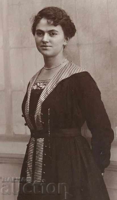 Delivery of EARLY 20TH CENTURY OLD PHOTOGRAPH CARDBOARD PORTRAIT Delivery of EARLY 20TH CENTURY OLD PHOTOGRAPH CARDBOARD PORTRAIT