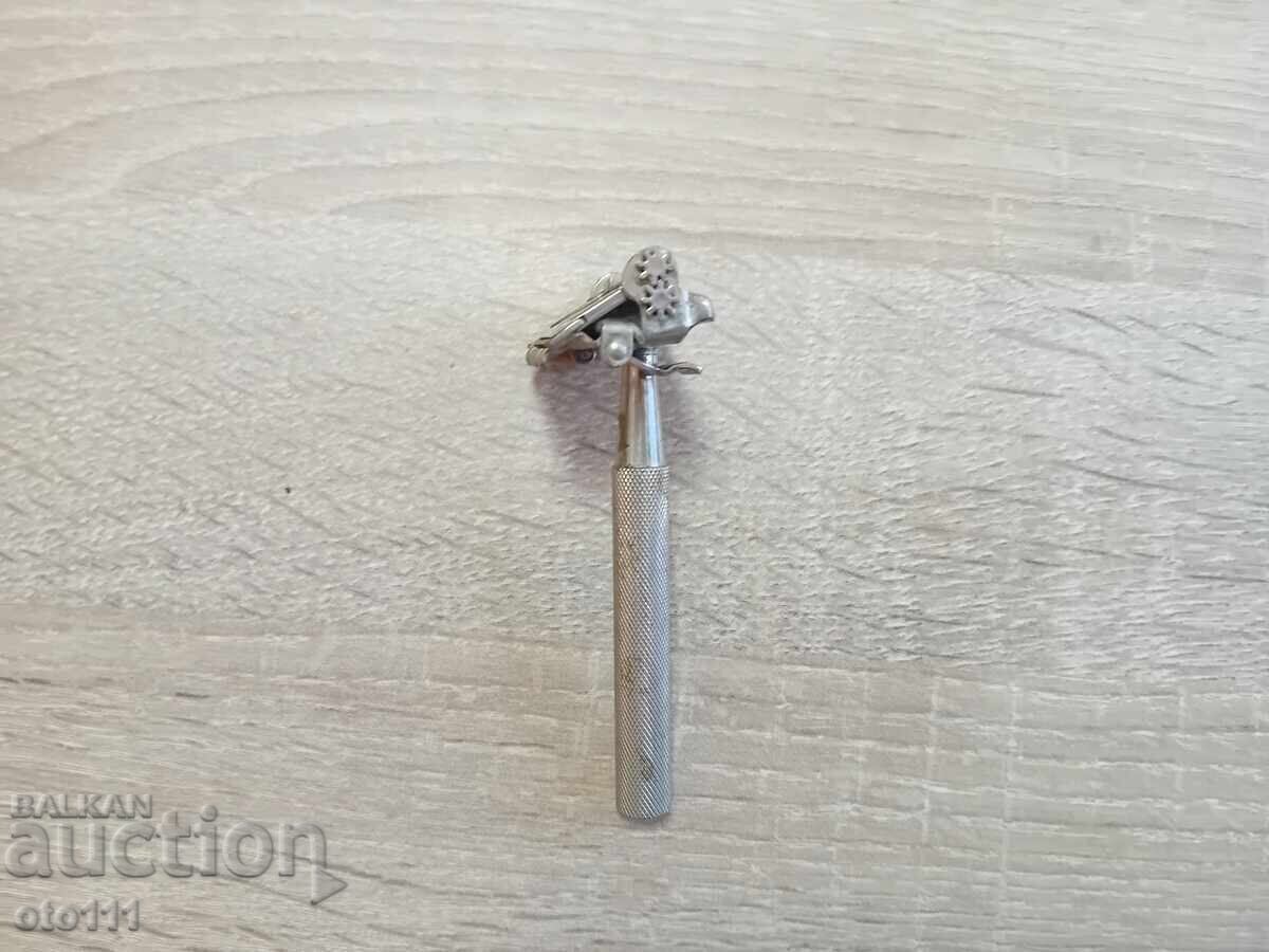 OLD VALET SHAVER with price 30.00 BGN | € 15.34 OLD VALET SHAVER with price 30.00 BGN | € 15.34