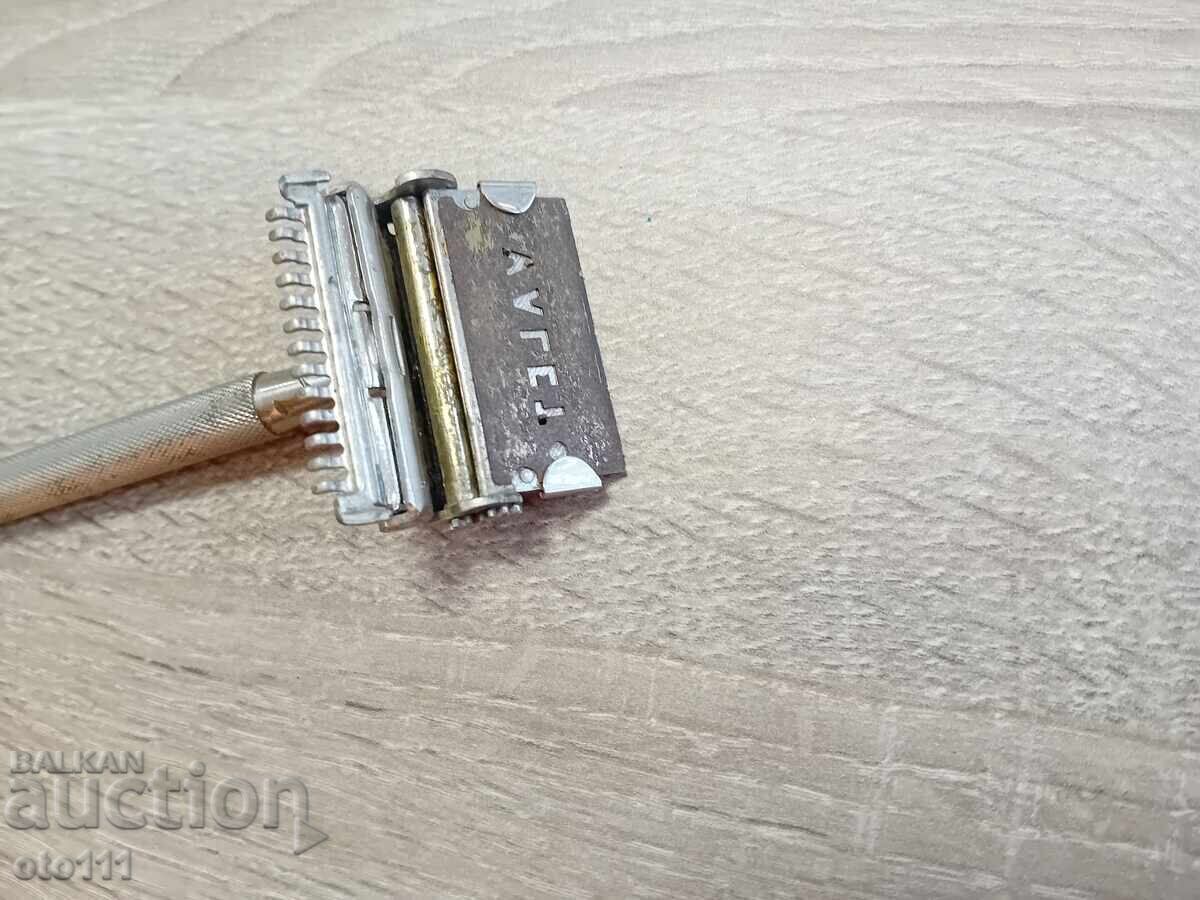 Livrarea APARATOR VECHI VALET