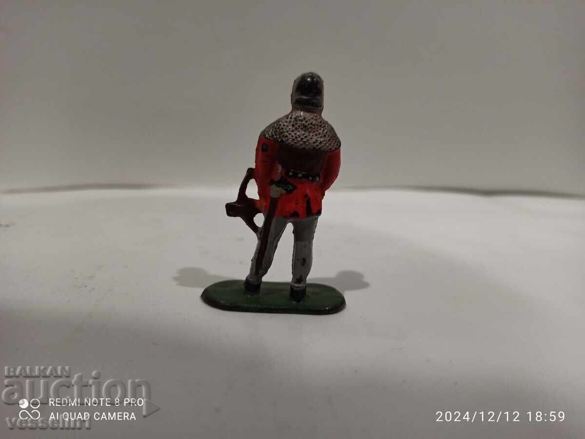 Polish plastic soldier knight from the 70s with price 8.50 BGN | € 4.35