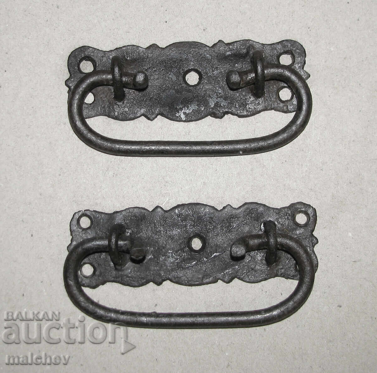 Lot of 2 antique iron handles for chests, 9.5 cm, cleaner with price 8.00 BGN | € 4.09 Lot of 2 antique iron handles for chests, 9.5 cm, cleaner with price 8.00 BGN | € 4.09