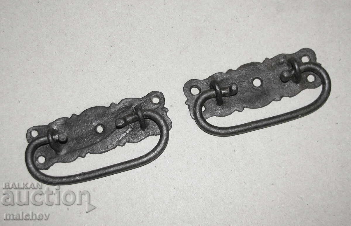 Delivery of Lot of 2 antique iron handles for chests, 9.5 cm, cleaner Delivery of Lot of 2 antique iron handles for chests, 9.5 cm, cleaner