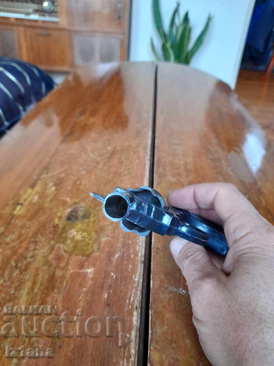 An old children's gun - 5 An old children's gun - 5