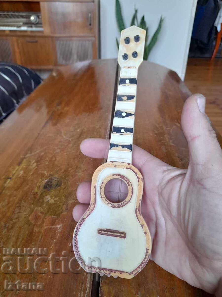Auction Old children's guitar Auction Old children's guitar