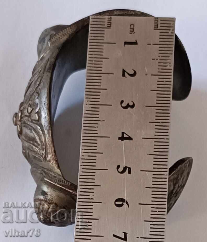 Delivery of Old bracelet slingshot