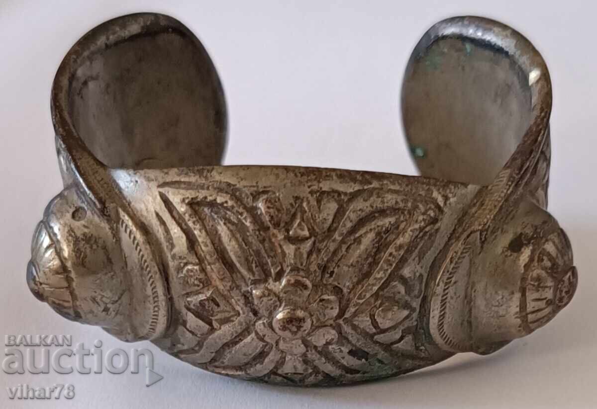 Old bracelet slingshot