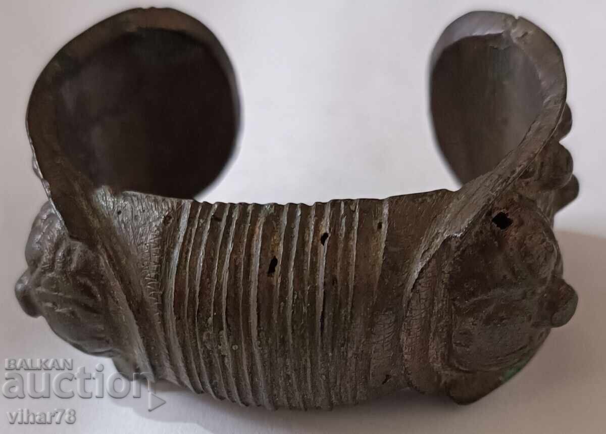 Old bracelet slingshot