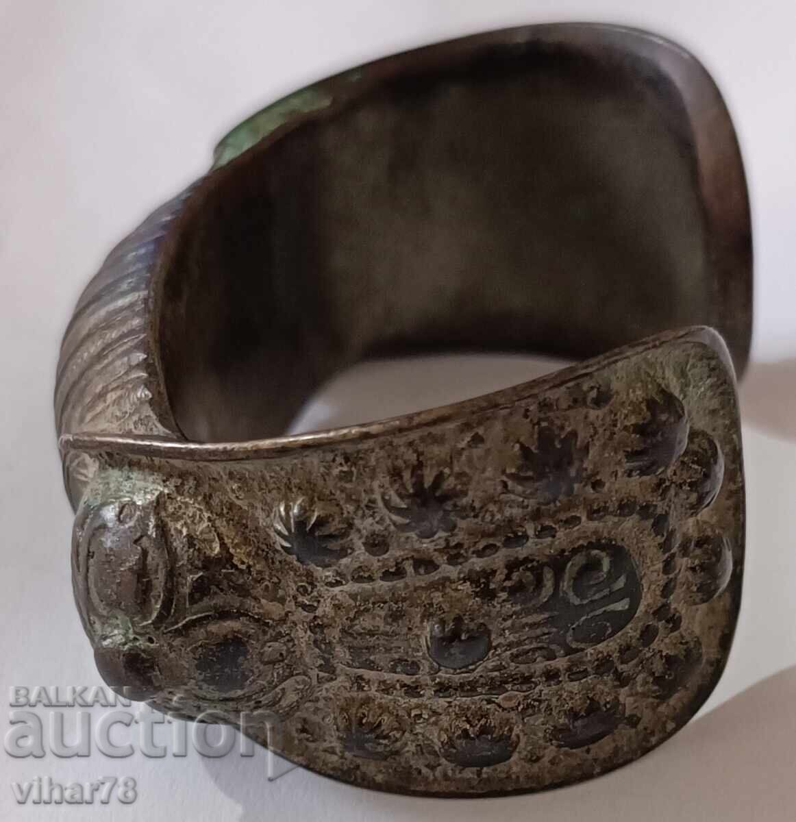 Auction Old bracelet slingshot Auction Old bracelet slingshot