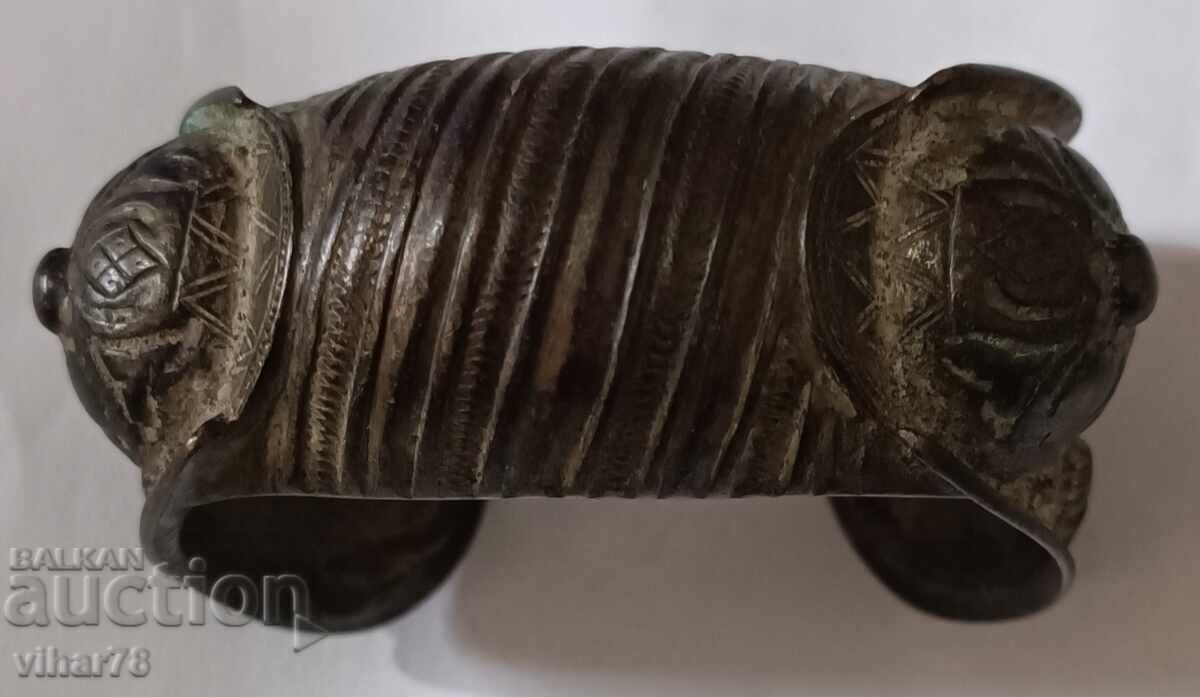 Стара гривна рогатка