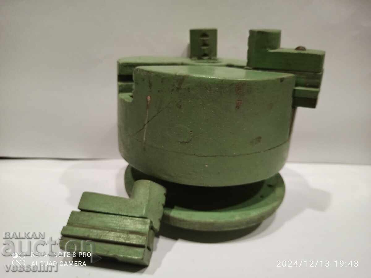 Auction  Old model of the Soca, detachable (universal device on a lathe)