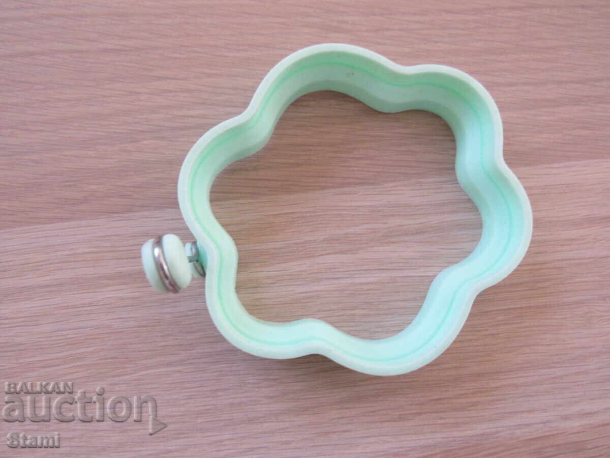 Auction Silicone flower mold for frying eggs Auction Silicone flower mold for frying eggs
