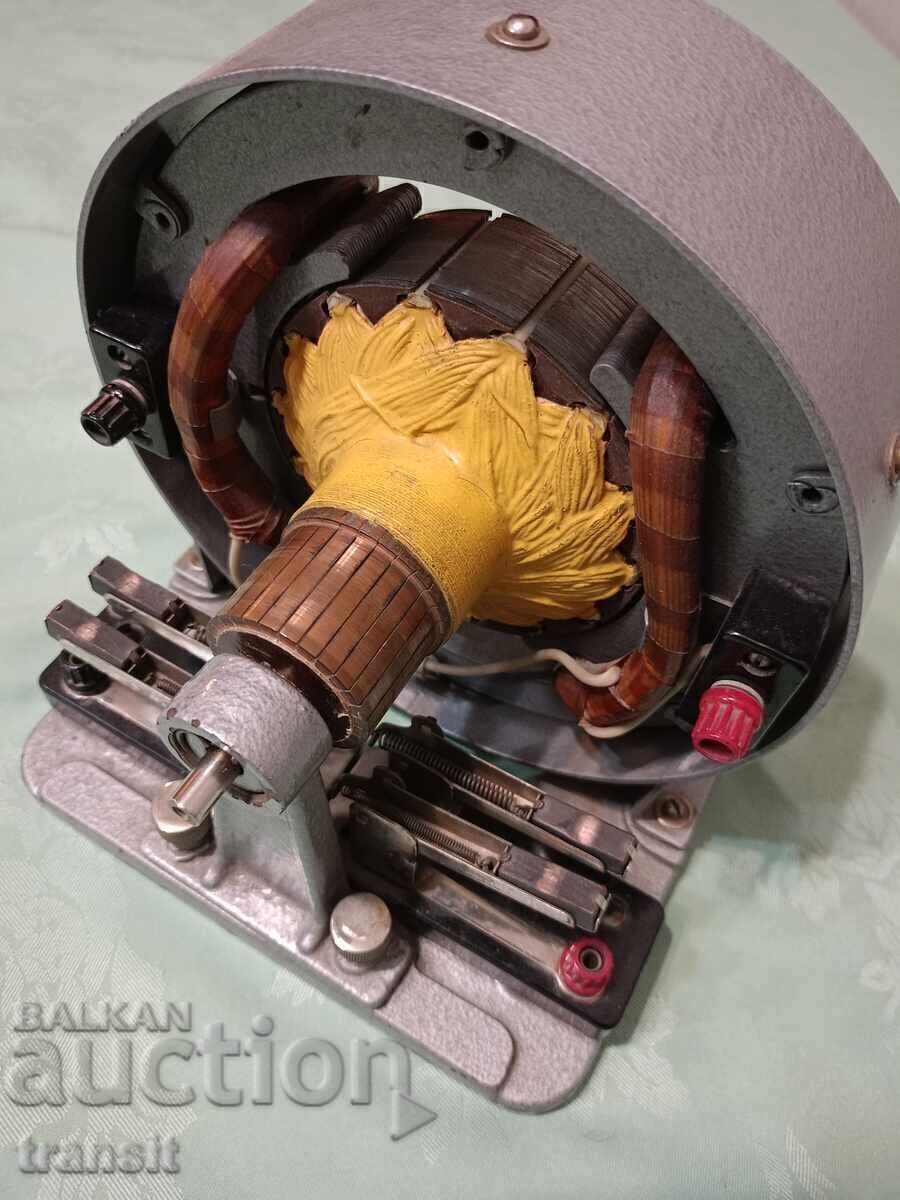 Delivery of Electric machine for direct current 4 V, 2 A, 1967. Delivery of Electric machine for direct current 4 V, 2 A, 1967.