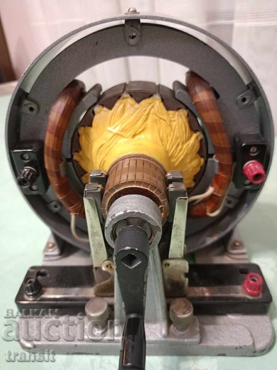 Electric machine for direct current 4 V, 2 A, 1967. - 7 Electric machine for direct current 4 V, 2 A, 1967. - 7