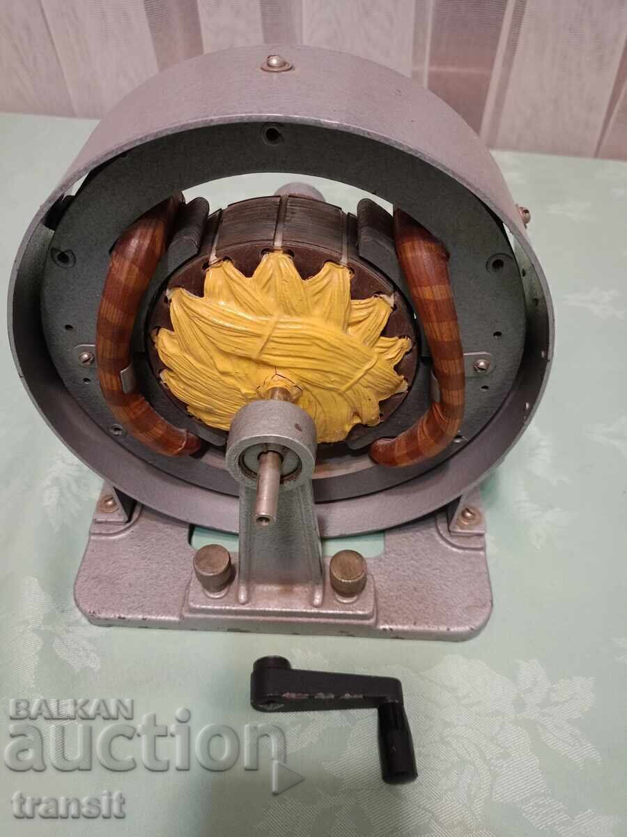Electric machine for direct current 4 V, 2 A, 1967. Electric machine for direct current 4 V, 2 A, 1967.