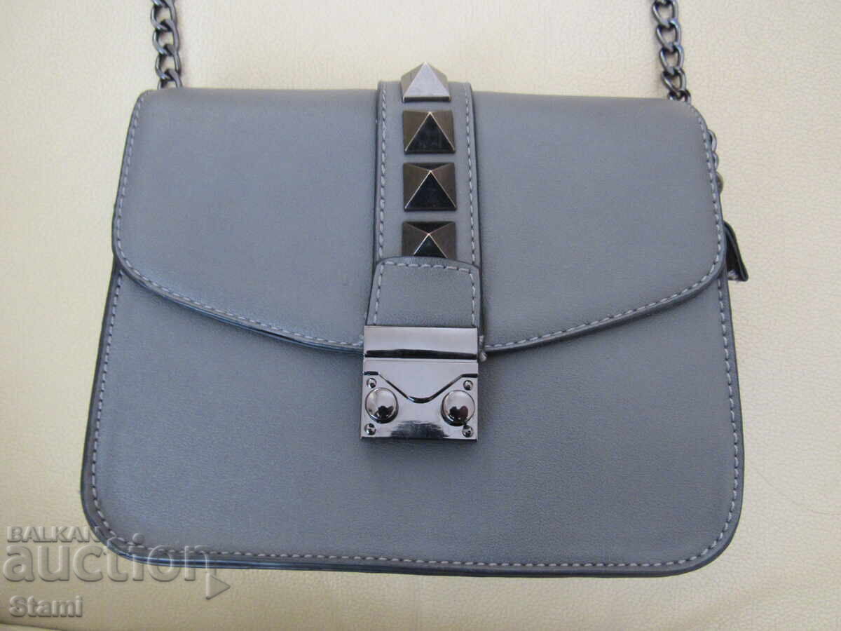 Licitație Geanta gri pentru dama noua