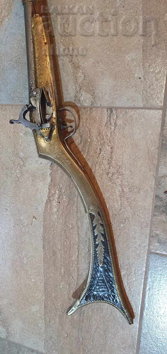 Cannon, cream, shishane, boilie, carnation with price 3500.00 BGN | € 1789.52 Cannon, cream, shishane, boilie, carnation with price 3500.00 BGN | € 1789.52