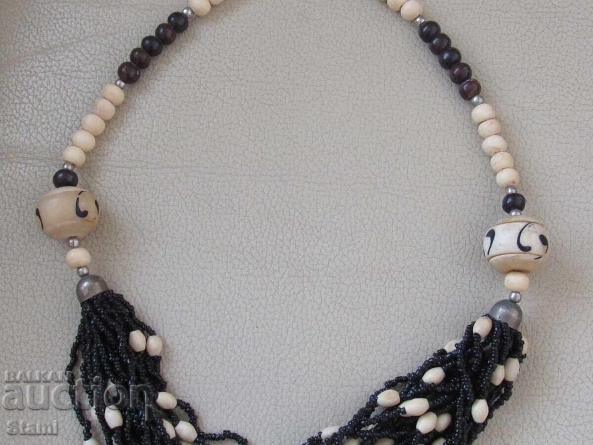 Delivery of Traditional Indian necklace - combination of sand beads Delivery of Traditional Indian necklace - combination of sand beads
