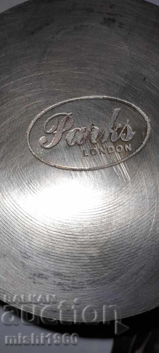 Borcan englezesc din metal cu preț 5.00 BGN | € 2.56 Borcan englezesc din metal cu preț 5.00 BGN | € 2.56