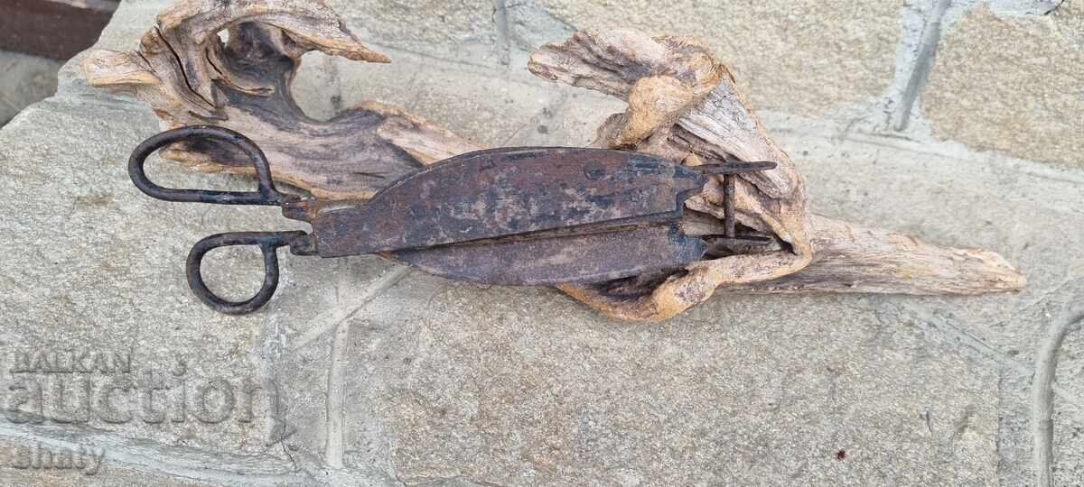 Delivery of Old scissors Delivery of Old scissors