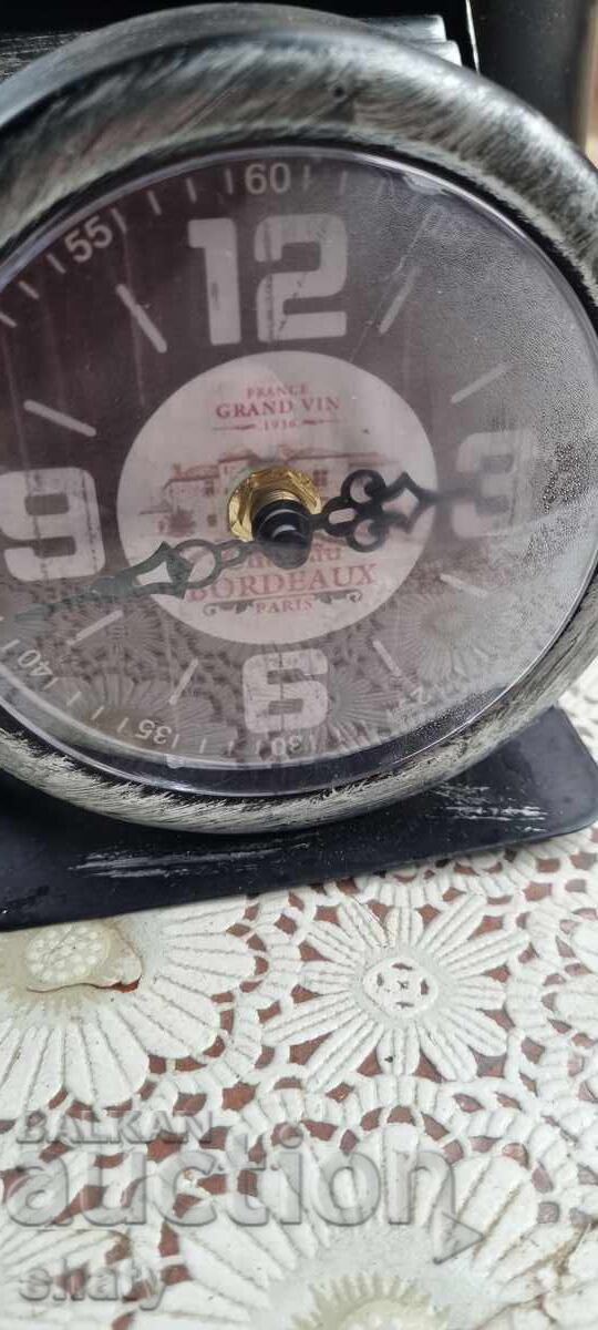 Метален часовник Фотоапарат с цена 45.00 лв. | € 23.01 Метален часовник Фотоапарат с цена 45.00 лв. | € 23.01