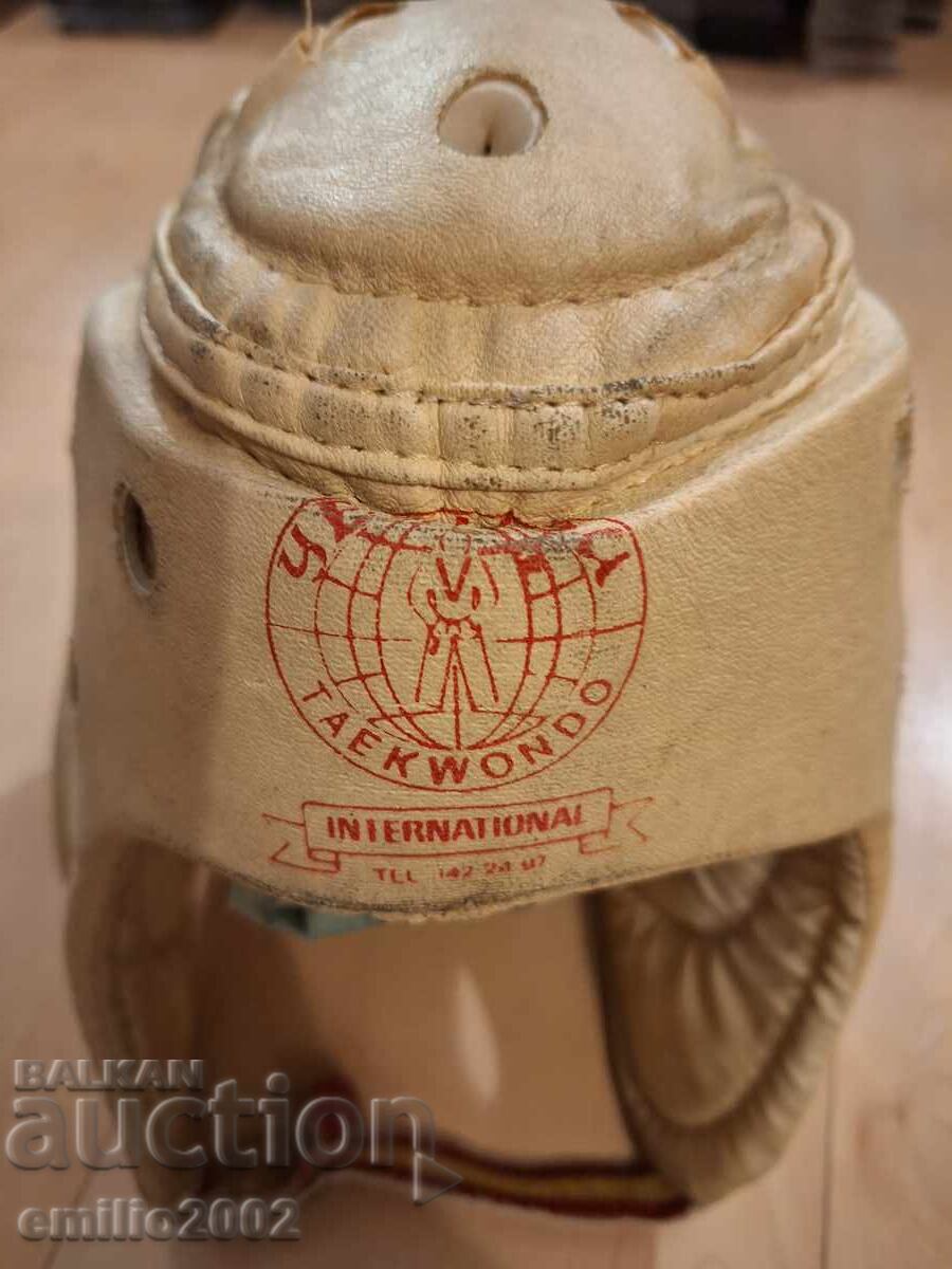 Protective leather boxing helmet sparring retro with price 24.00 BGN | € 12.27 Protective leather boxing helmet sparring retro with price 24.00 BGN | € 12.27