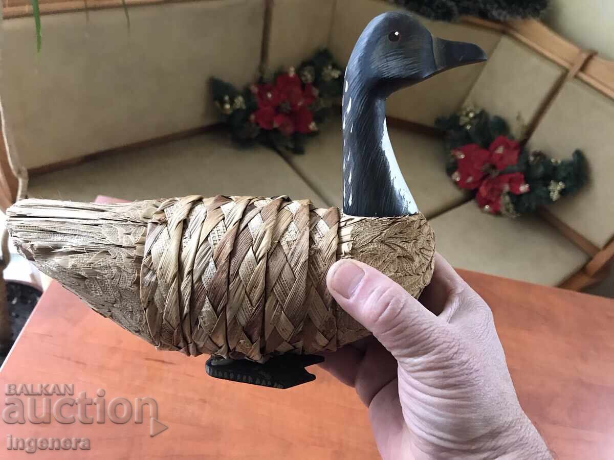 Auction  FIGURE WOOD PLASTIC BRAIDED DUCK DUCK BEAUTY