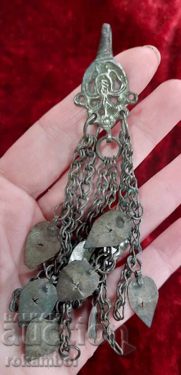 Delivery of Antique ethnographic jewelry, shimmering