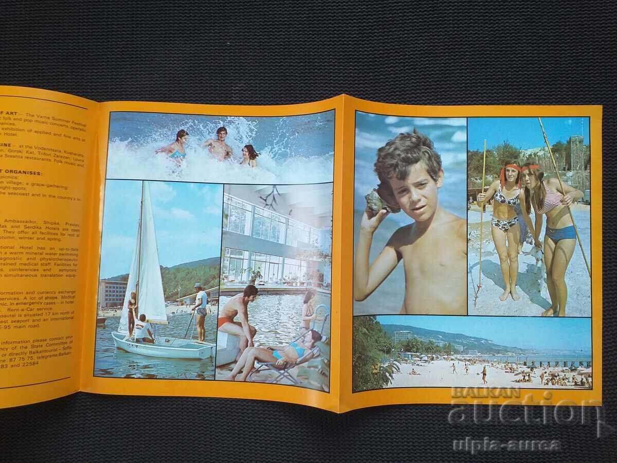 Auction Social brochure Auction Social brochure