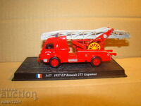 1/57 RENAULT FIRE TRUCK MODEL TOY