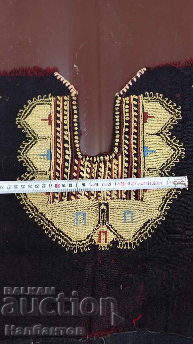 Auction THRONE CALL EMBROIDERED BY NOSIA Auction THRONE CALL EMBROIDERED BY NOSIA