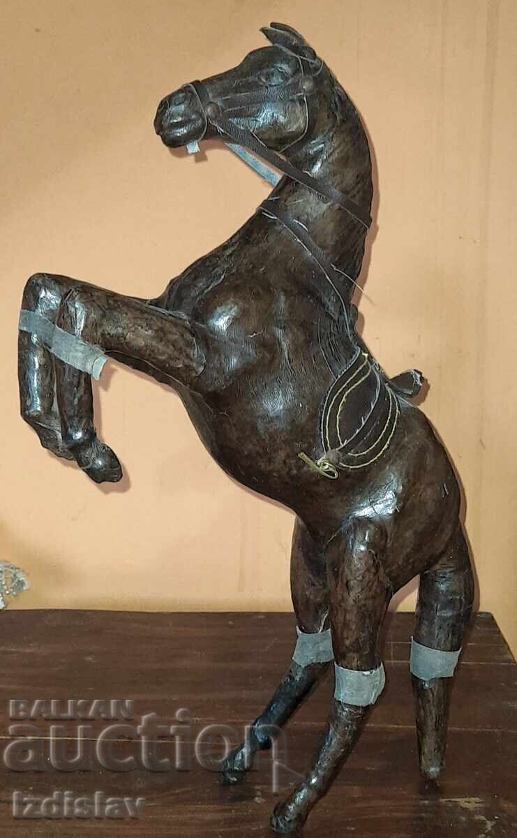 Delivery of Old leather horse Delivery of Old leather horse