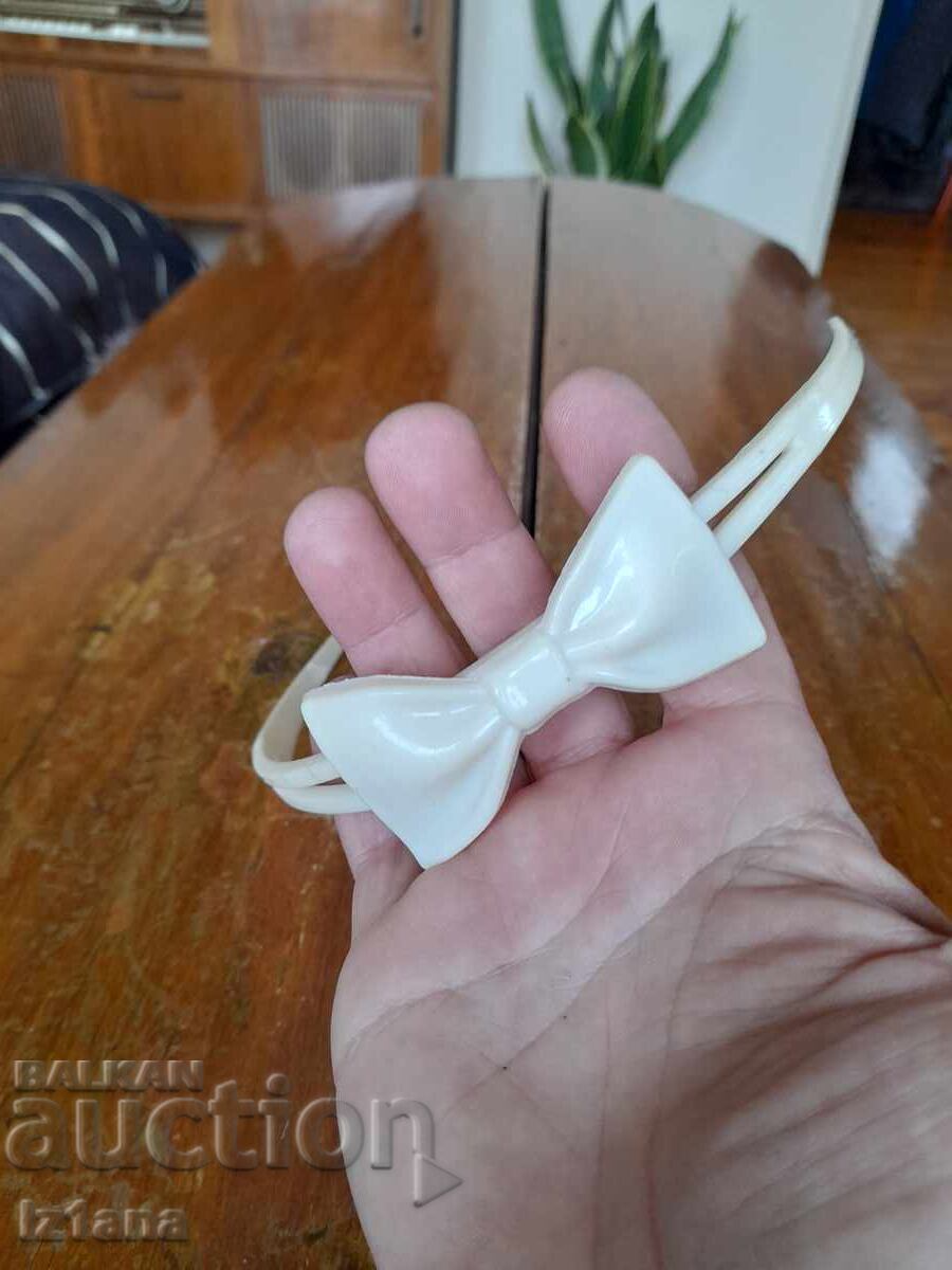 Old children's tiara with price 11.00 BGN | € 5.62 Old children's tiara with price 11.00 BGN | € 5.62