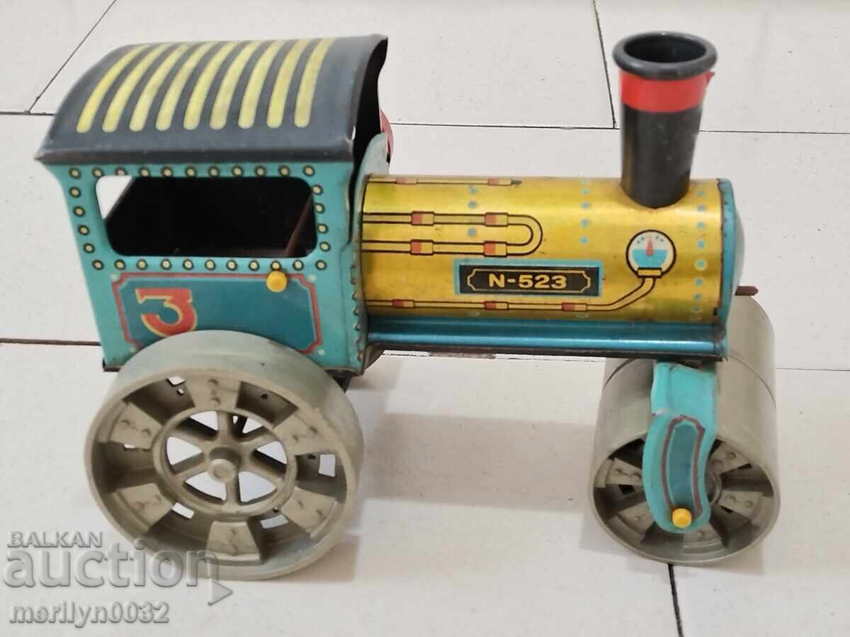 Аукцион Детска ламаринена играчка валяк Чехословакия 70-те години Аукцион Детска ламаринена играчка валяк Чехословакия 70-те години