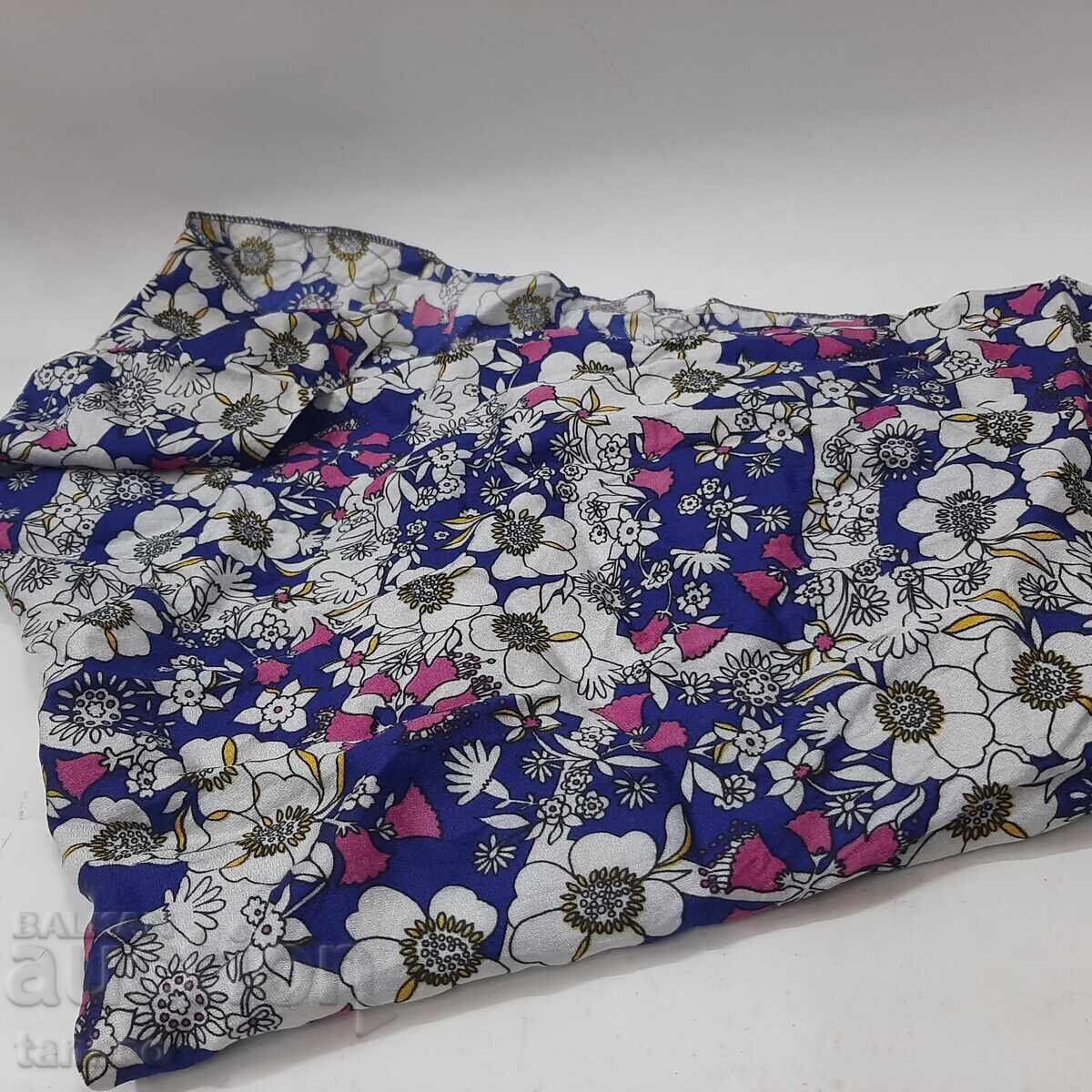 Pânză, eșarfă de la ex. mătase (16,4) cu preț 15.00 BGN | € 7.67 Pânză, eșarfă de la ex. mătase (16,4) cu preț 15.00 BGN | € 7.67