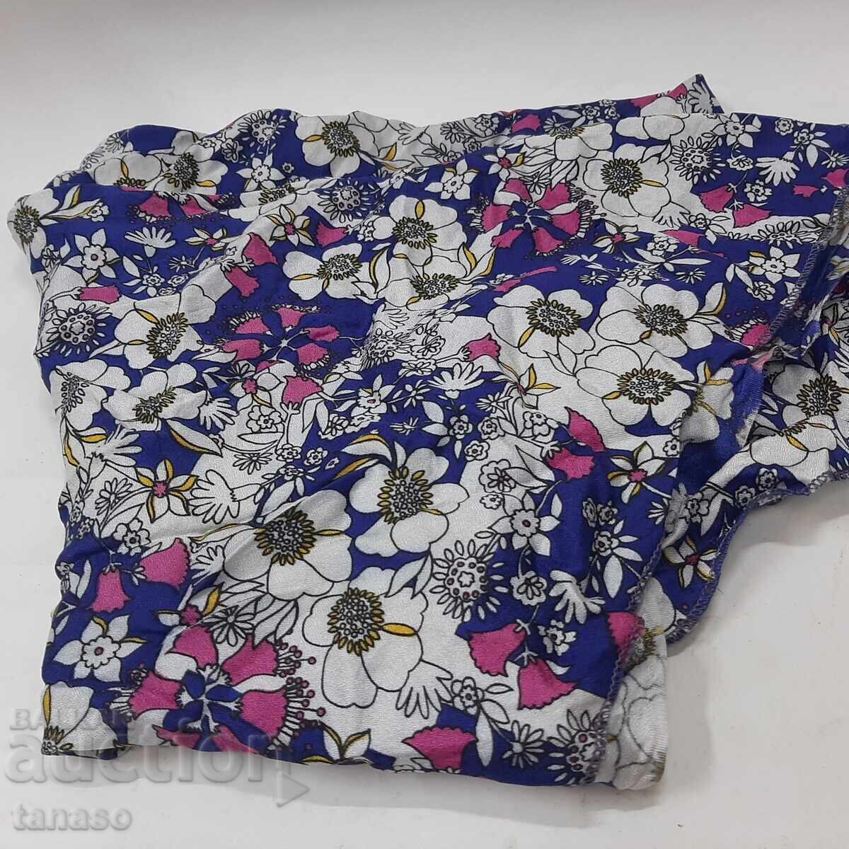 Licitație Pânză, eșarfă de la ex. mătase (16,4) Licitație Pânză, eșarfă de la ex. mătase (16,4)